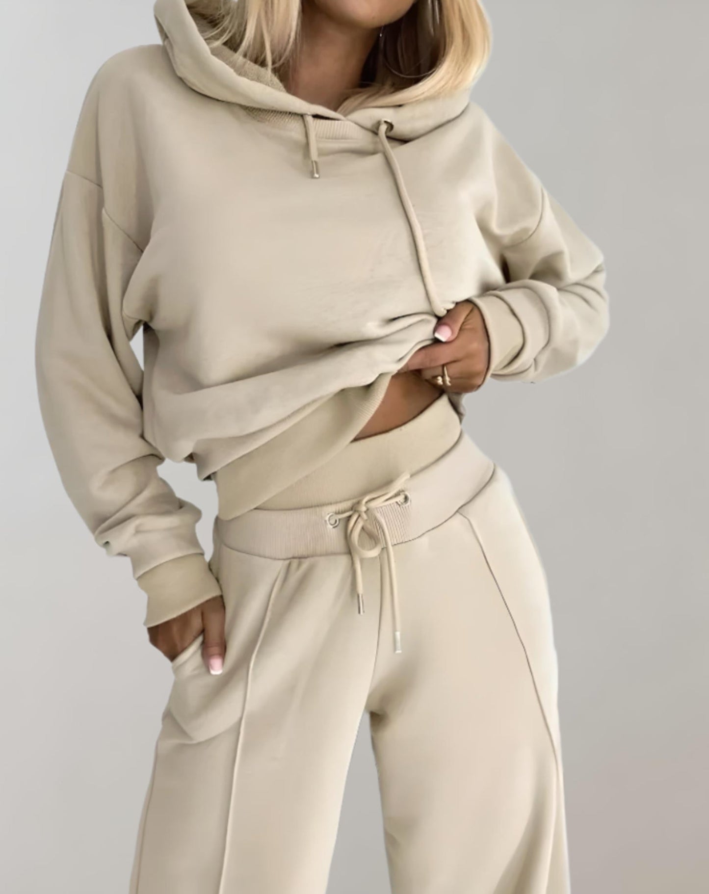 Amelia – Relaxed Cropped Hoodie & Wide-Leg Jogger Set Womens