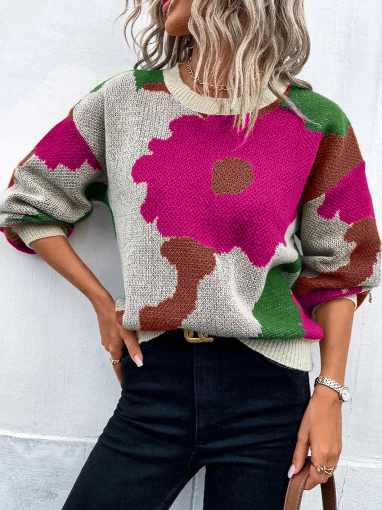 Zyra – Kolorowy sweter z kwiatowym wzorem