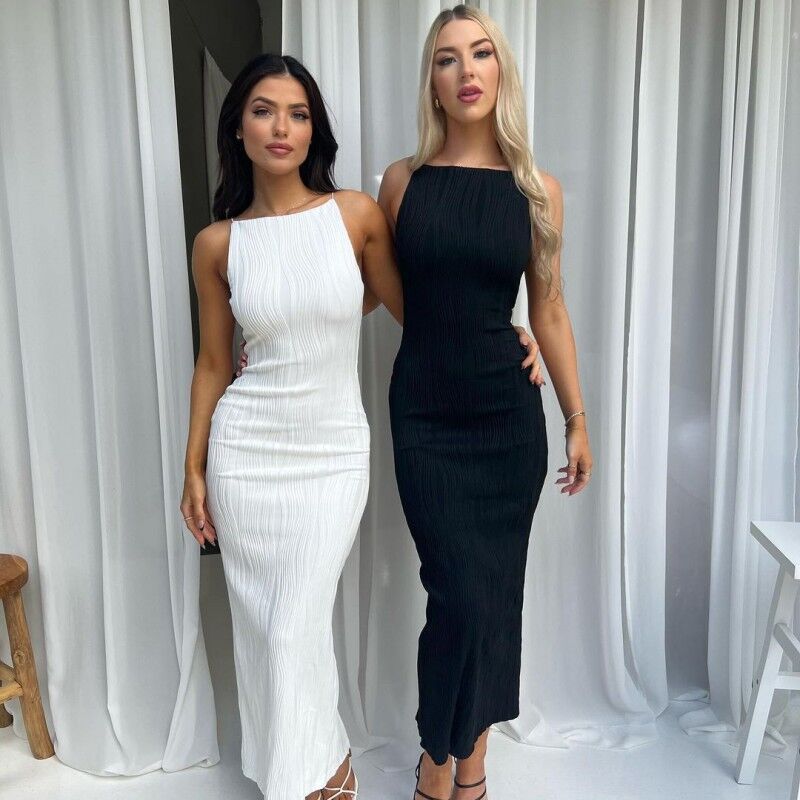 Claudia – Długa czarna sukienka bez rękawów