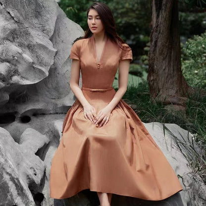 Jackie - Plisowana sukienka midi w stylu vintage