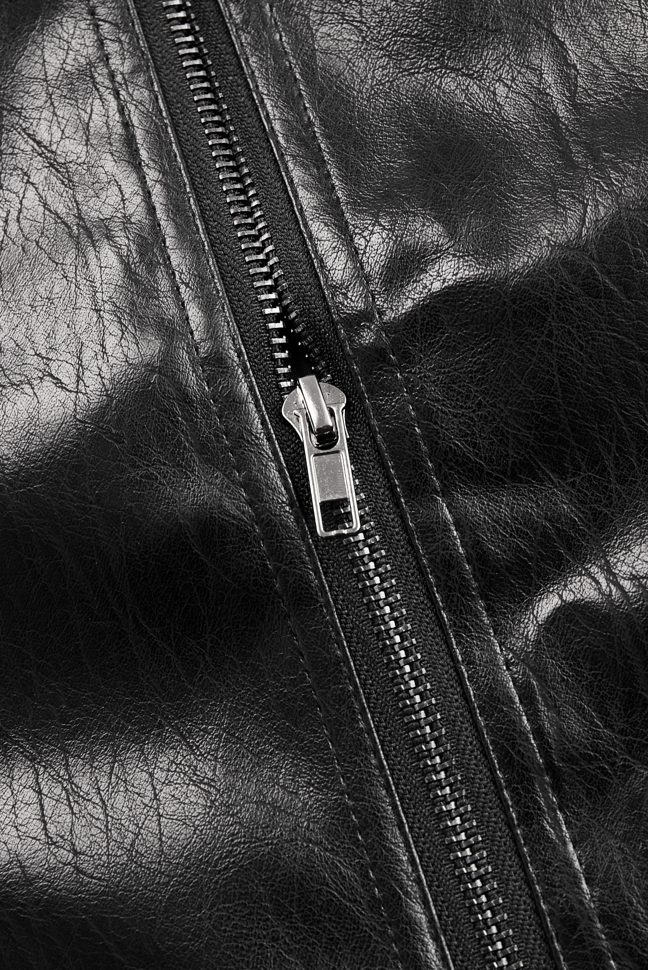 Laura – Damska Kurtka Skórzana o Taliowanym Kroju