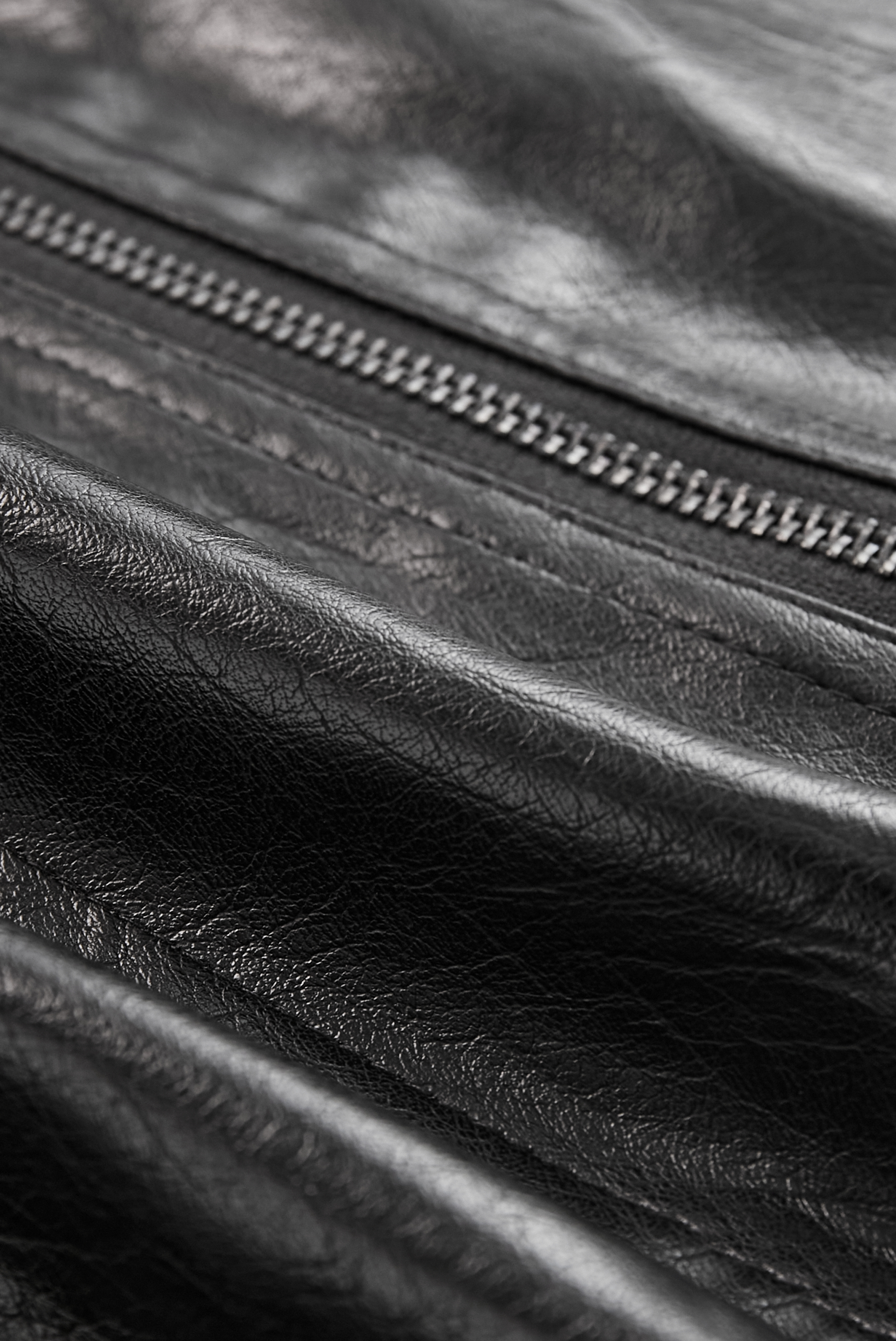 Laura – Damska Kurtka Skórzana o Taliowanym Kroju