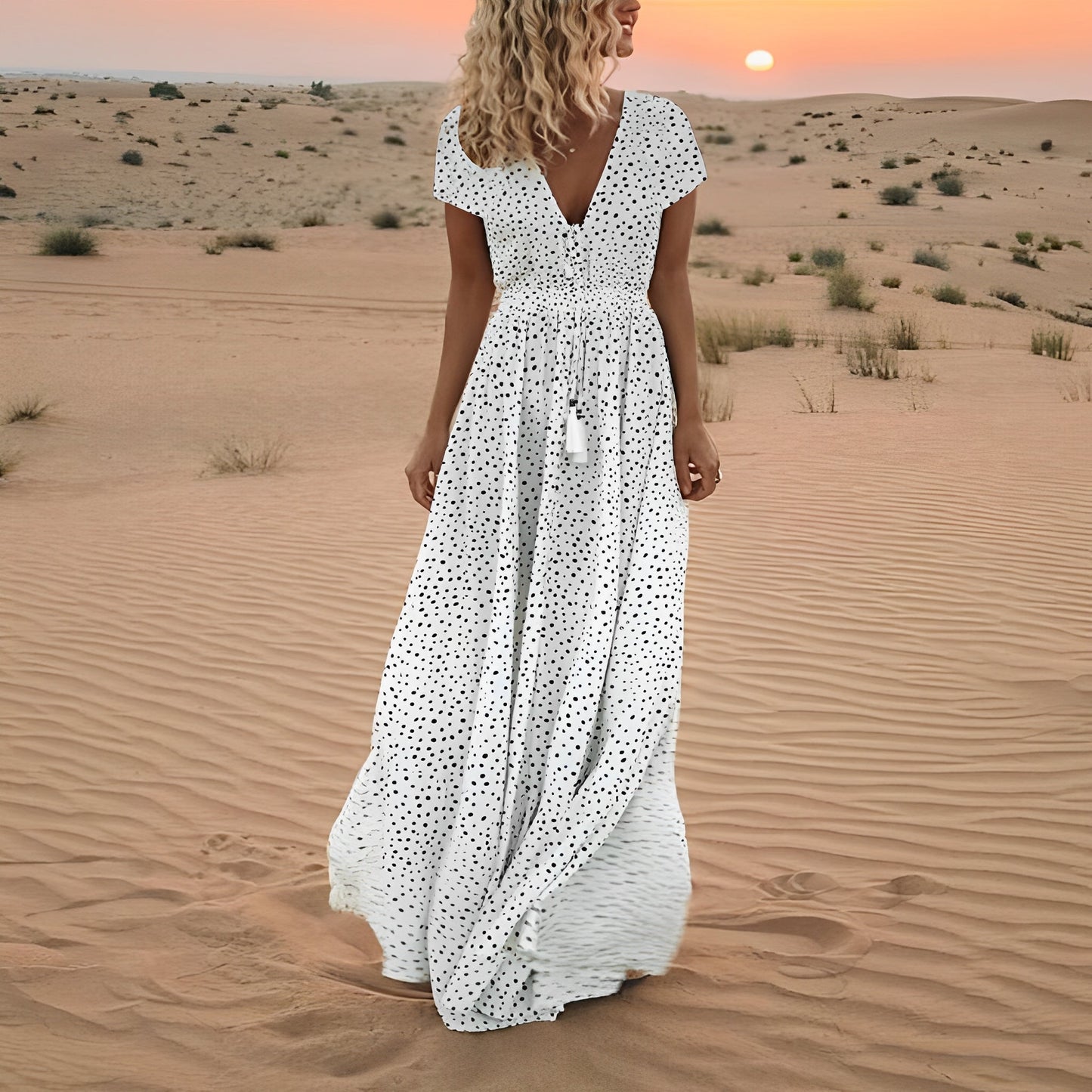 Sophie – Zwiewna sukienka maxi w groszki z dekoltem w serek