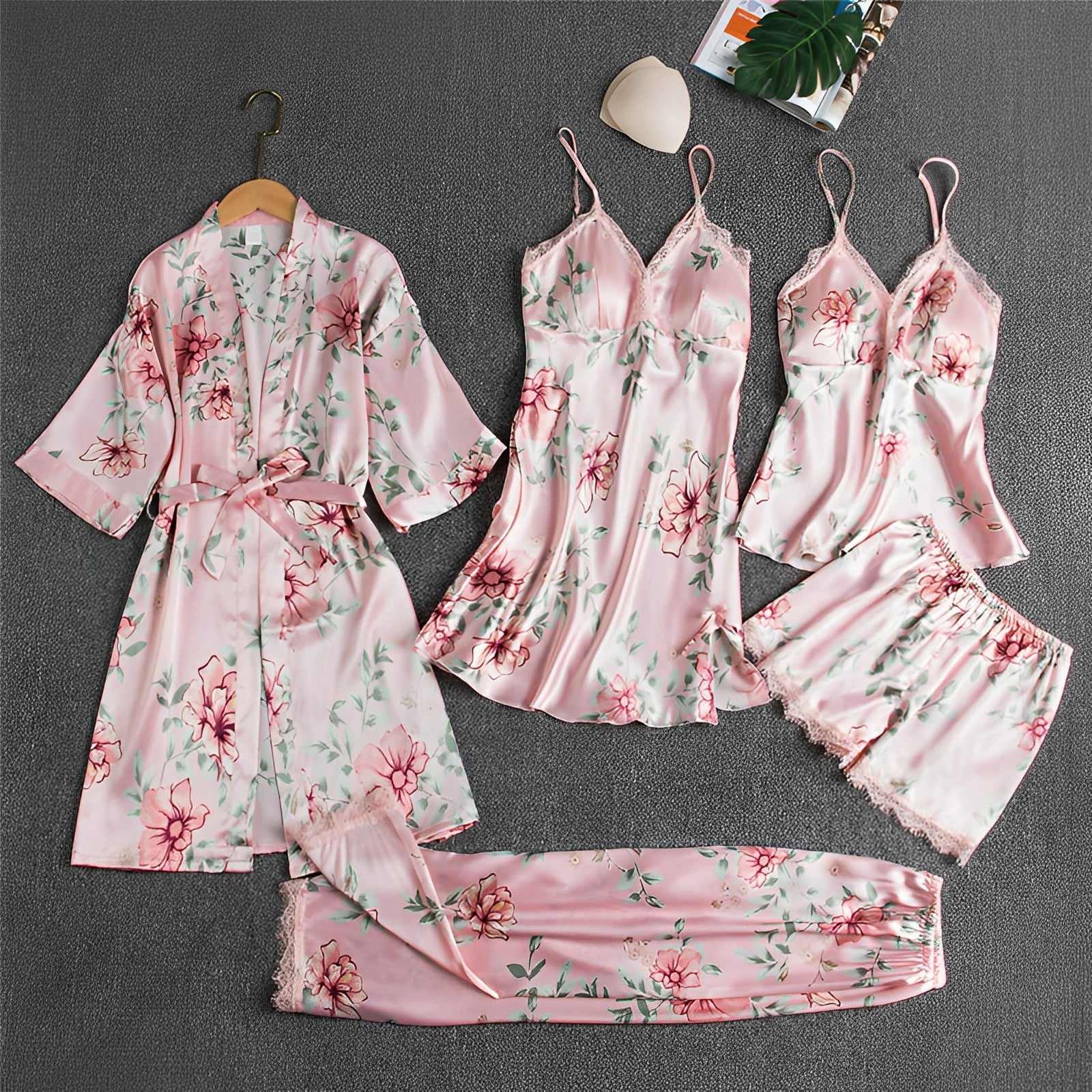 Isabella – Satynowy Zestaw Damski do Snu z Koronkowym Wykończeniem