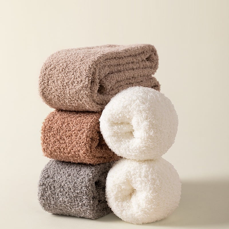 Mila – Długie puszyste skarpety do kolan