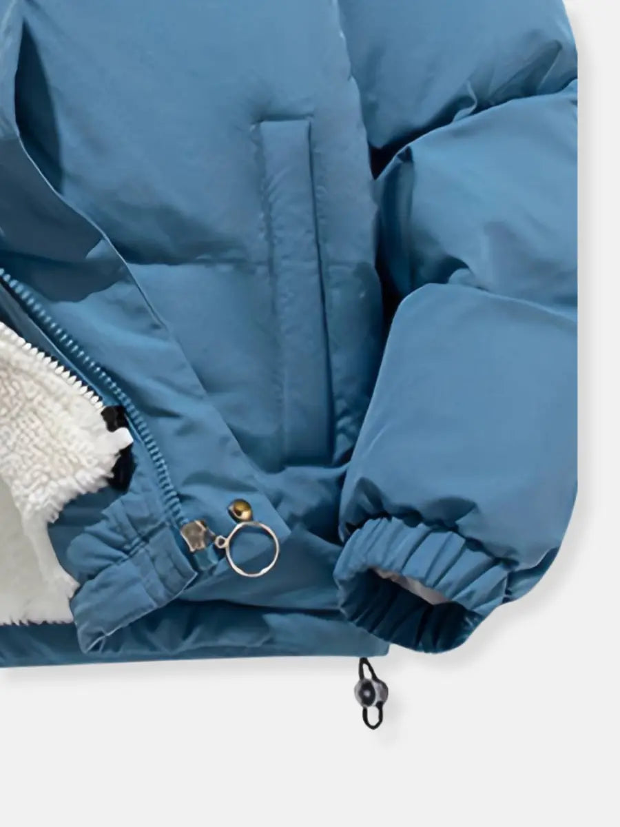 Amelia – Pikowana kurtka damska z kapturem i miękkim futerkiem