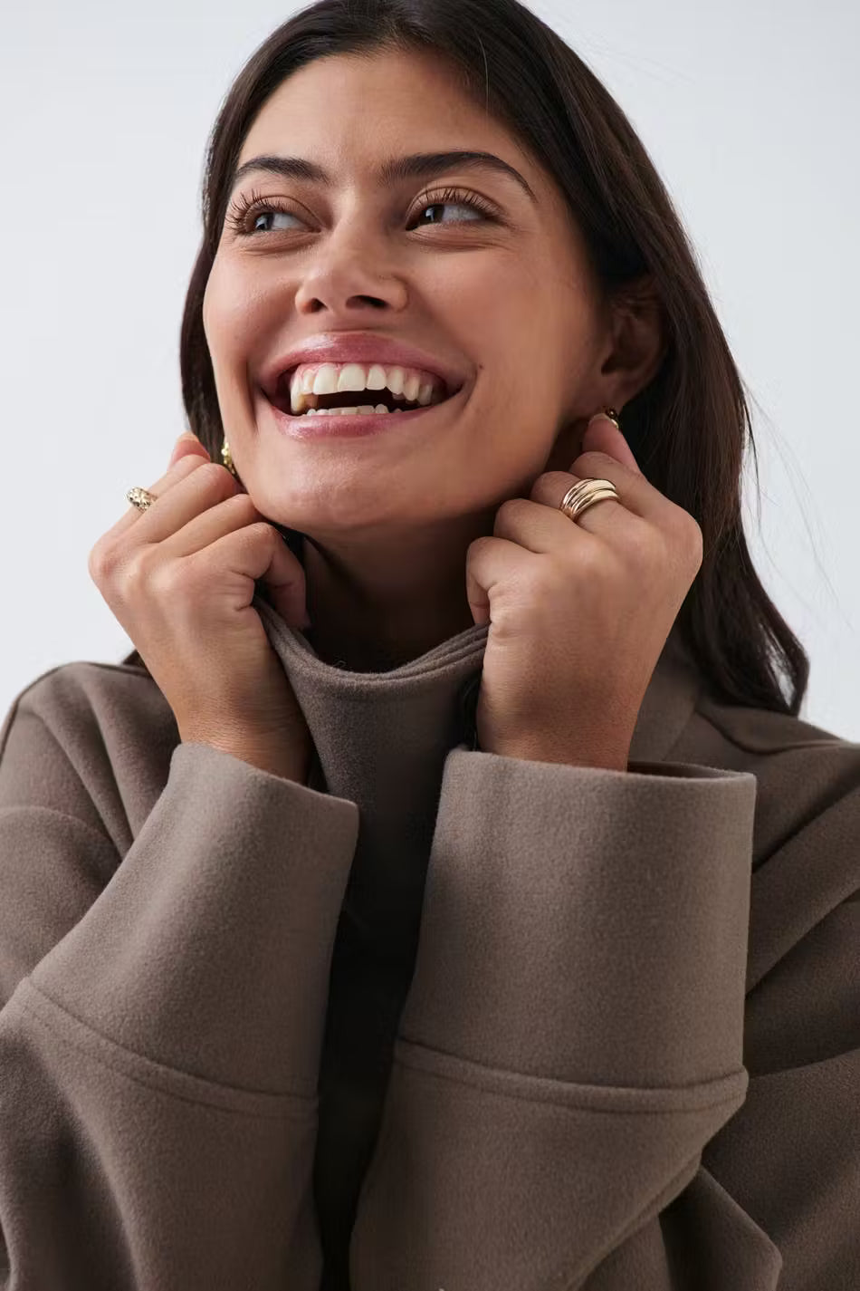 Lena – Krótki płaszcz damski z asymetrycznym zapięciem