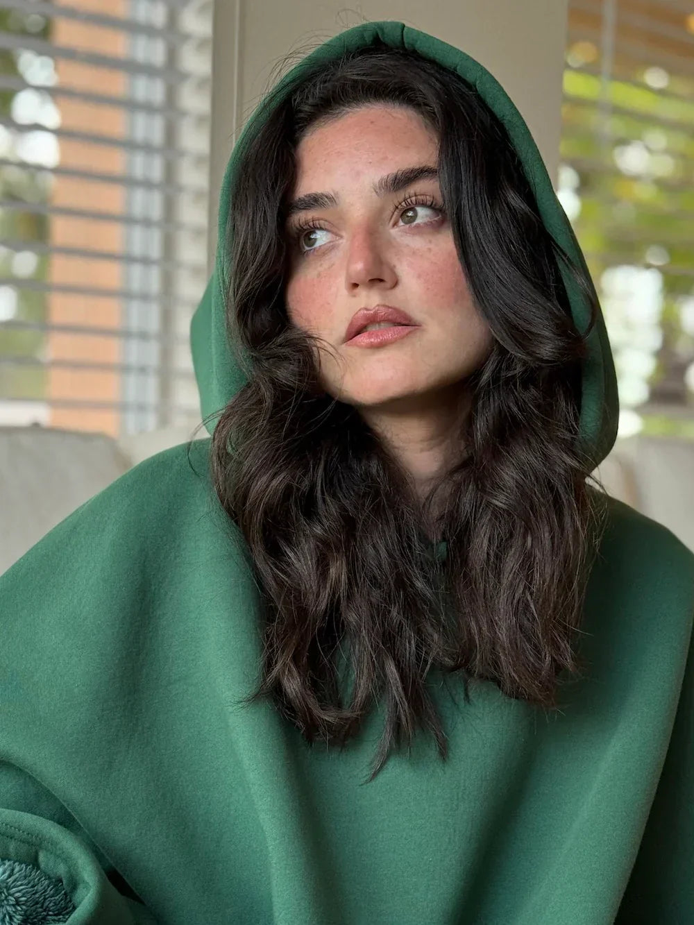 Sebastian – Męskie ponczo polarowe z kapturem