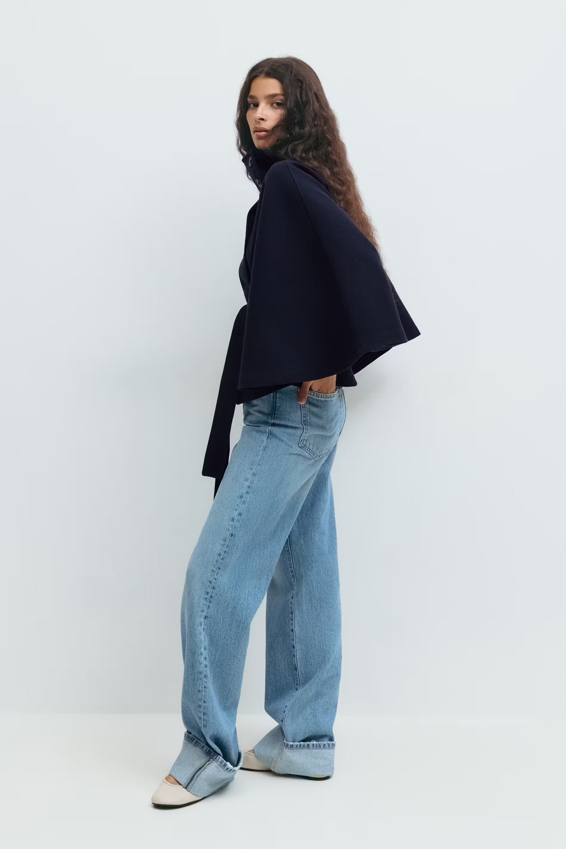 Monika - Płaszcz damski z paskiem i wysokim kołnierzem