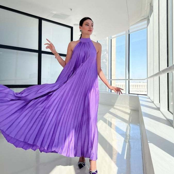Vivian - Plisowana sukienka maxi z dekoltem w serek