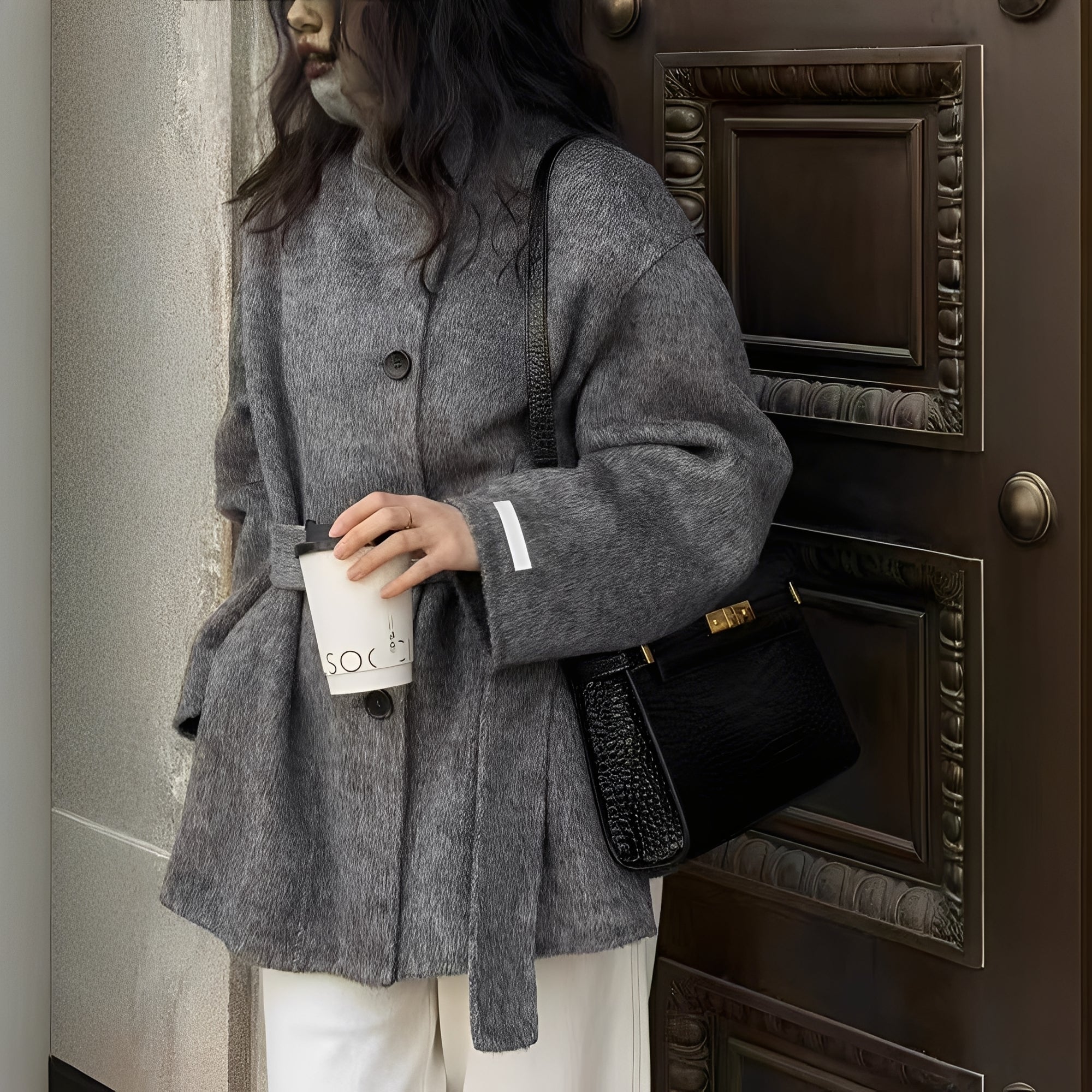 Agnieszka – Płaszcz z paskiem i guzikami