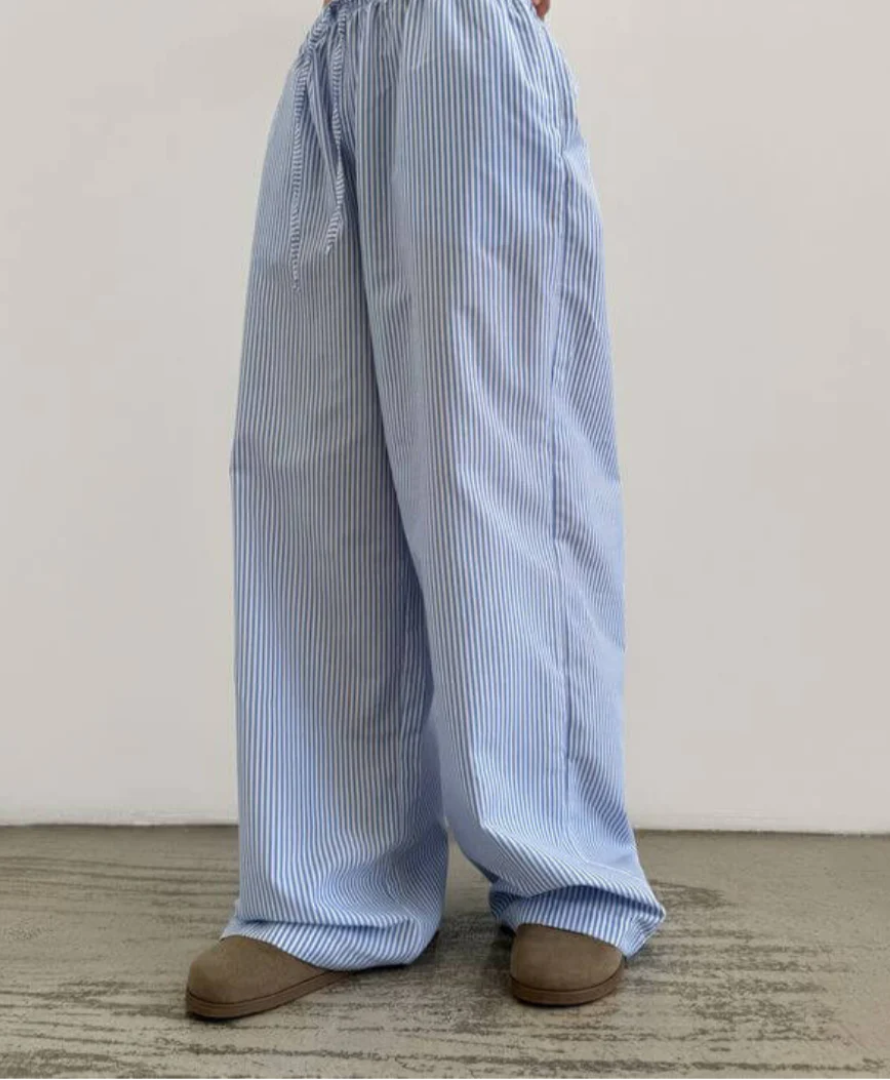 Sofía – Lekkie Spodnie Damskie w Paski z Szerokimi Nogawkami