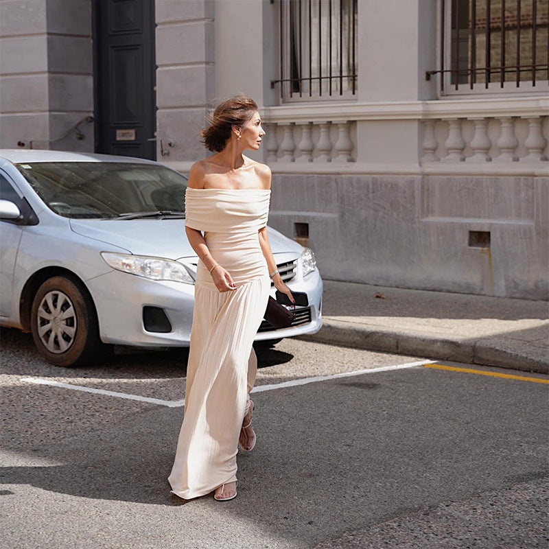 Elare - Plisowana sukienka maxi z odkrytymi ramionami