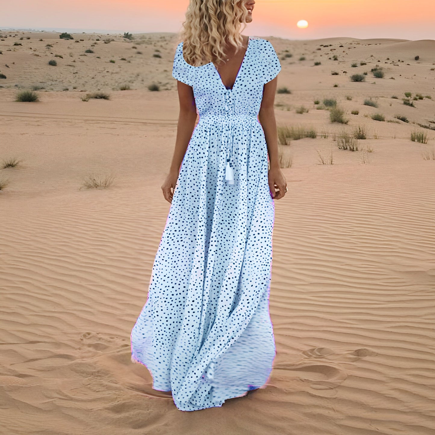 Sophie – Zwiewna sukienka maxi w groszki z dekoltem w serek