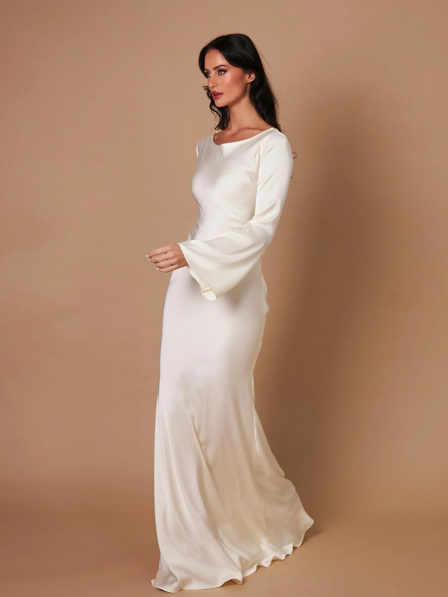 Natalia – Satynowa Suknia Maxi z Długim Rękawem
