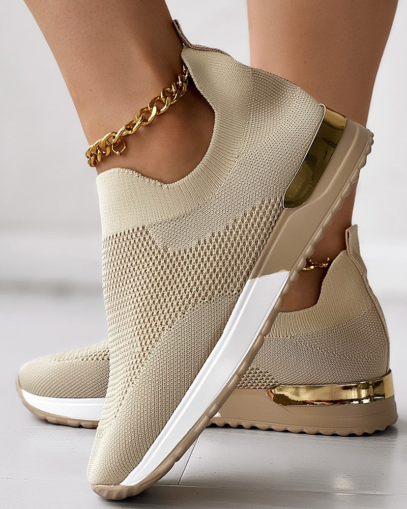 Karolina – Damskie Sneakersy Sportowe z Złotymi Akcentami