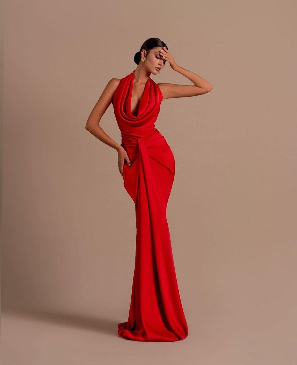 Alicja – Suknia Wieczorowa z Drapowanym Dekoltem