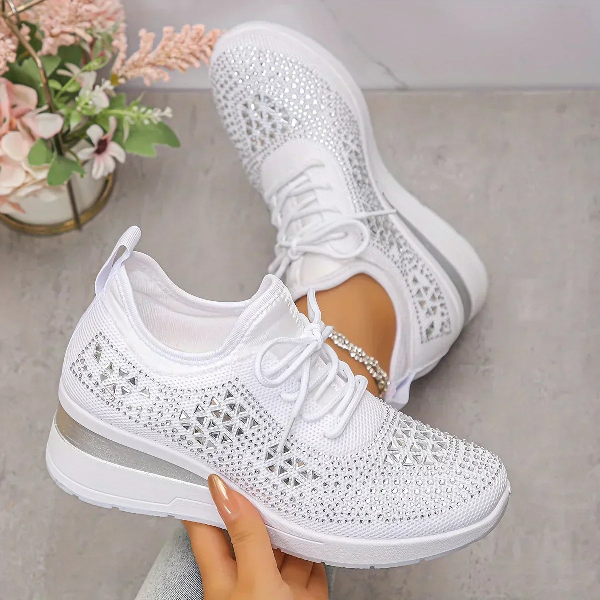Elisa – Białe sneakersy damskie z kryształkami