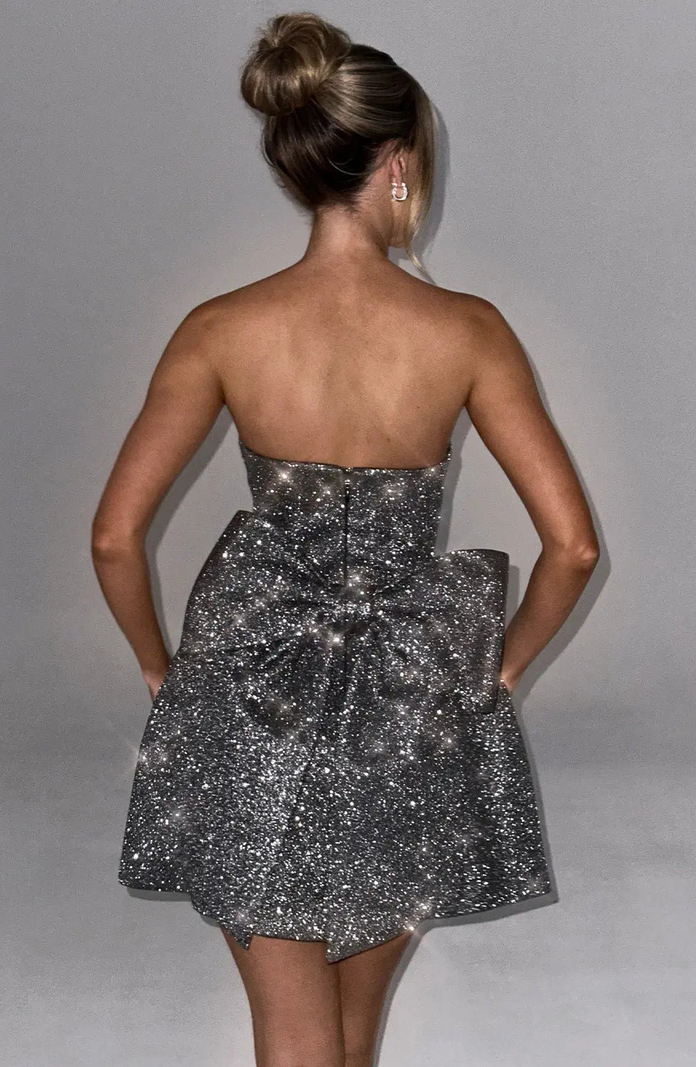 Isabel – Sukienka damska mini brokatowa bez ramiączek