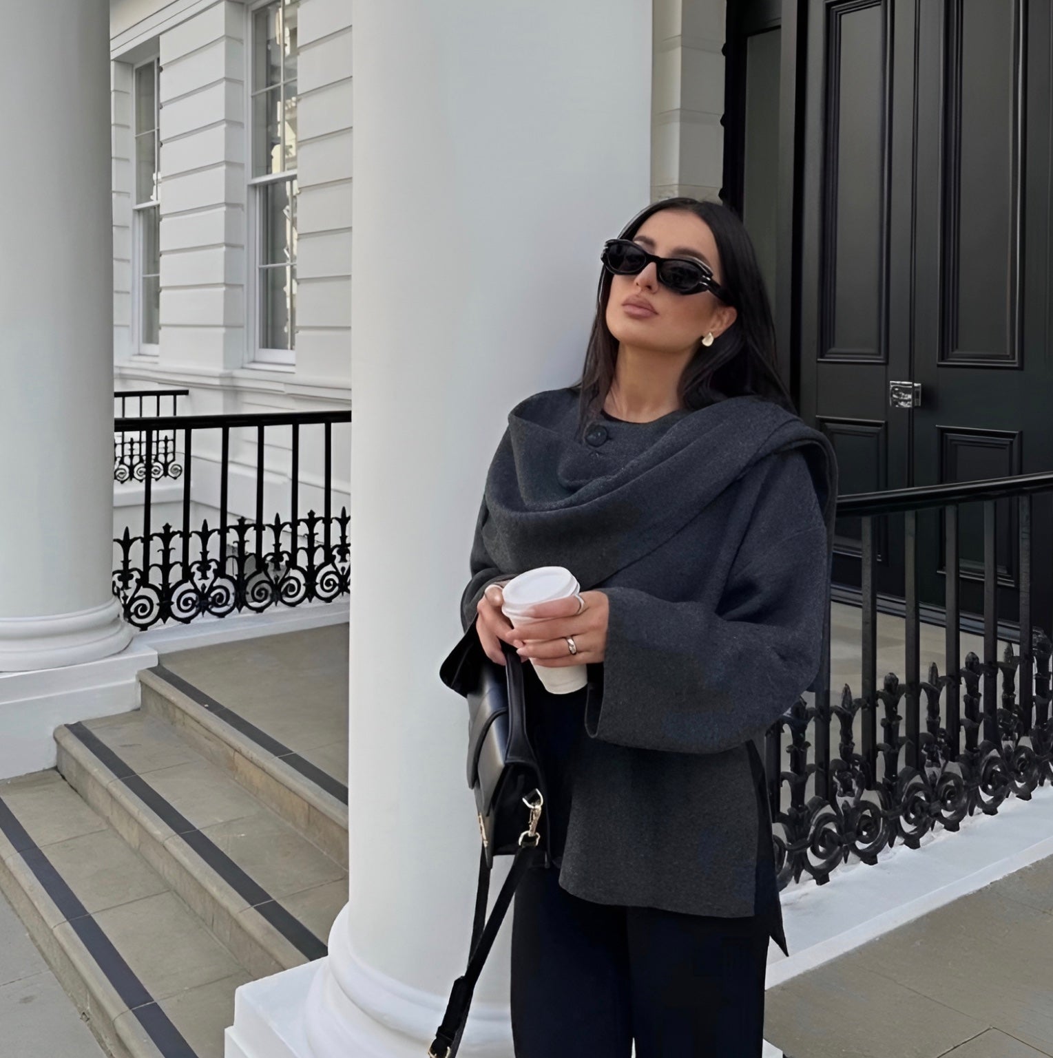 Ewelina – Eleganckie ponczo damskie z asymetrycznym zapięciem