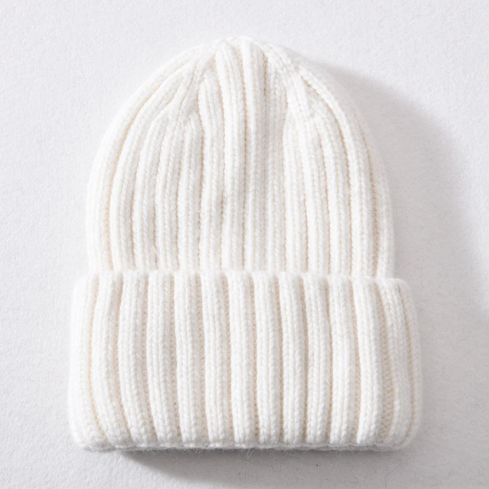 Magda – Dzianinowa Czapka Damska z Wywijanym Brzegiem