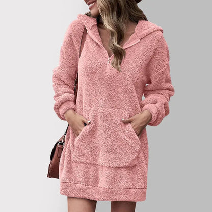 Alicja – Dzianinowa Sukienka z Kapturem