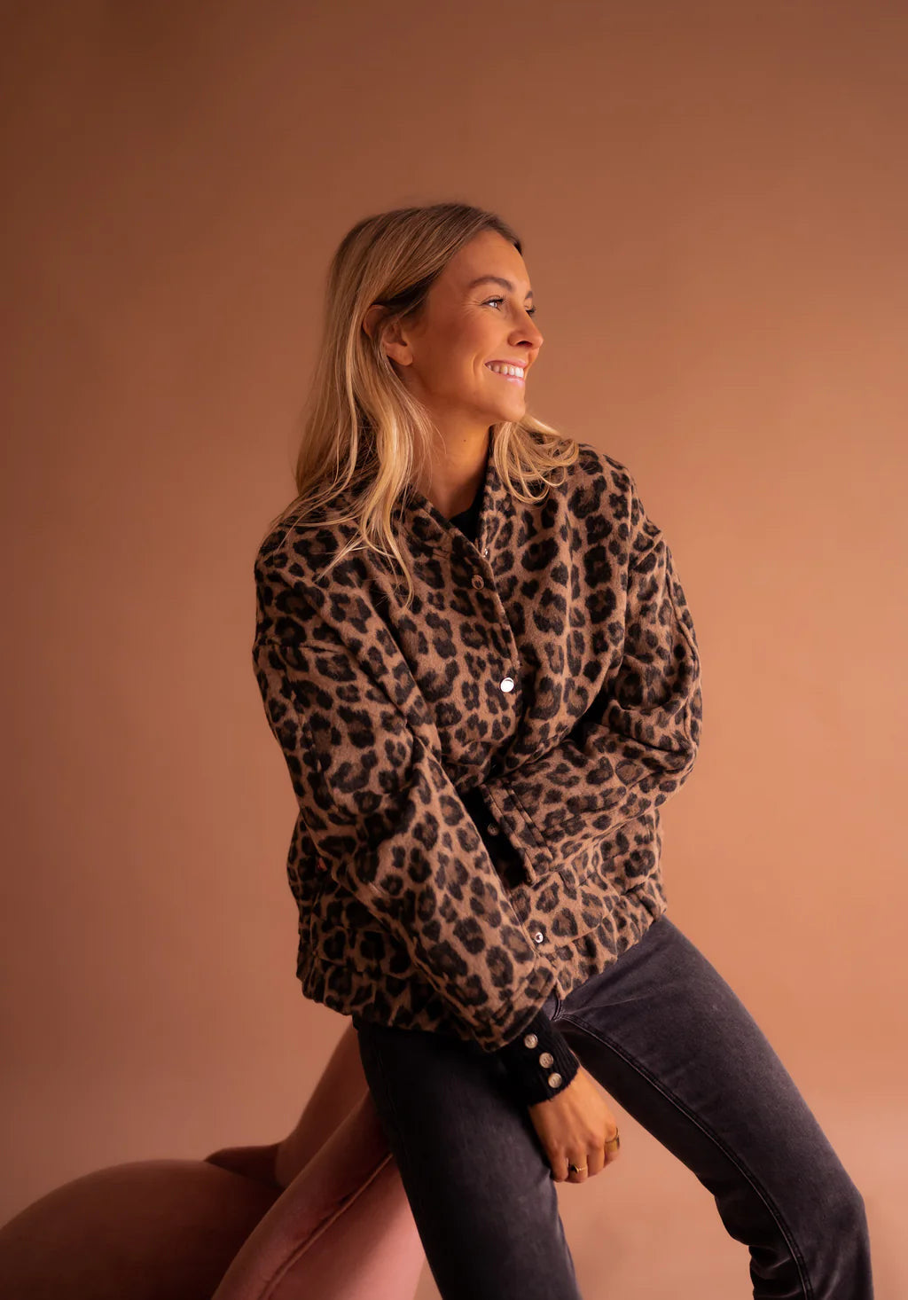 Livia - Damska kurtka oversize w panterkę