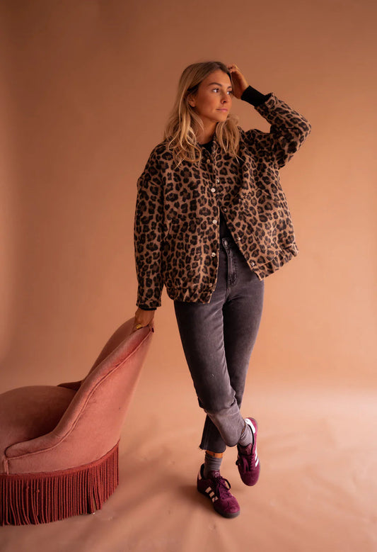 Livia - Damska kurtka oversize w panterkę