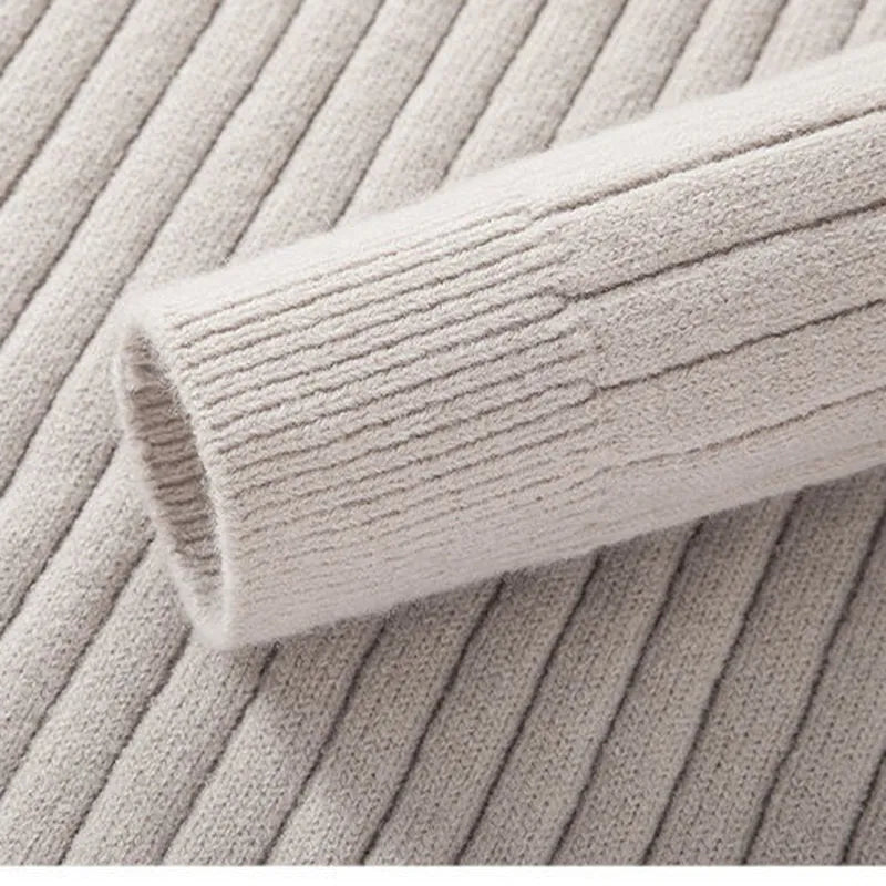 Victor – Męski sweter czarny prążkowany z półgolfem i zamkiem
