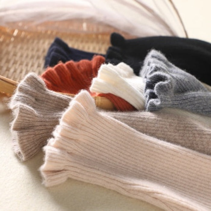 Natalia – Prążkowany Golf Damski z Falbankami