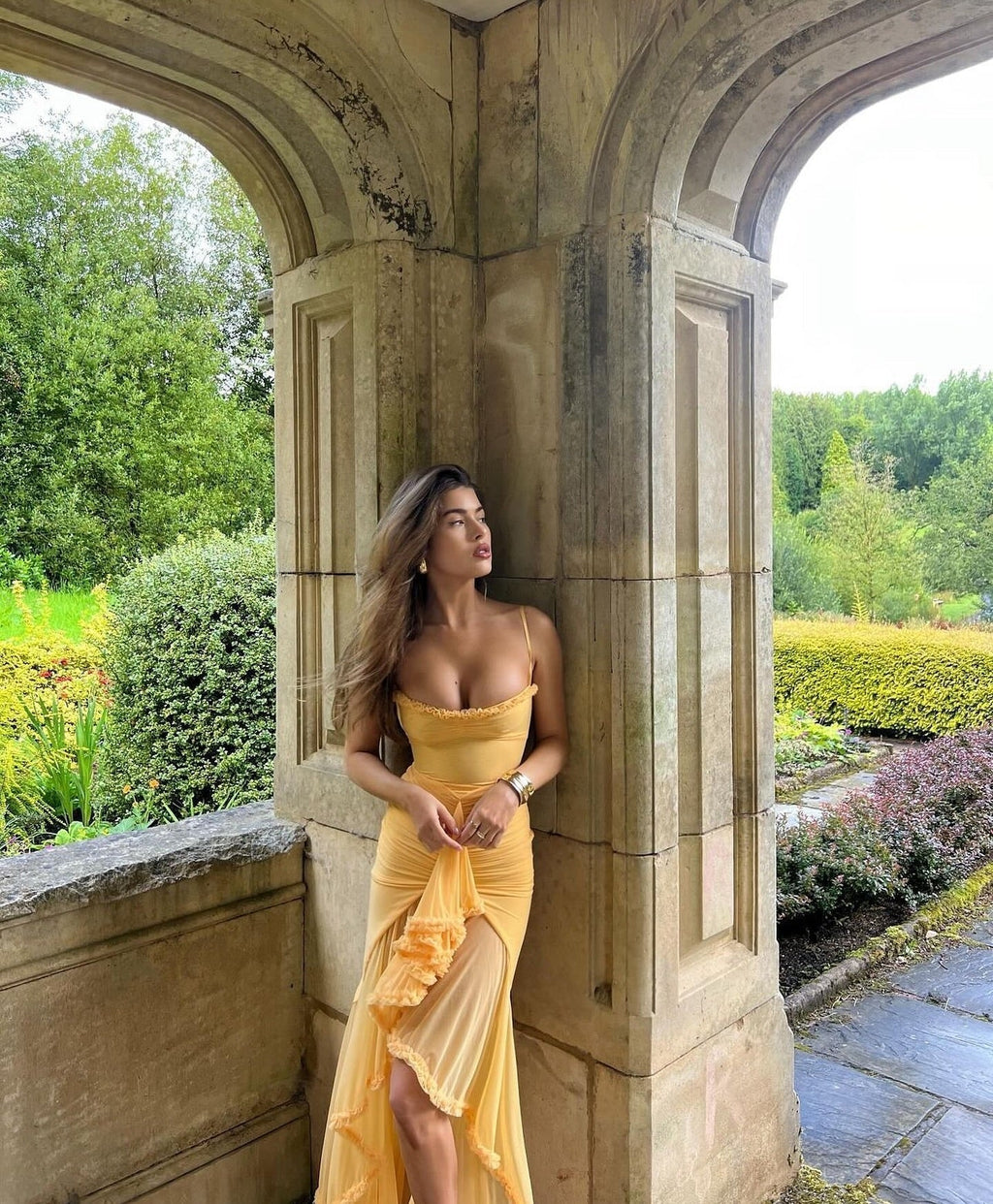 Aurelia – Suknia Wieczorowa z Falbaną