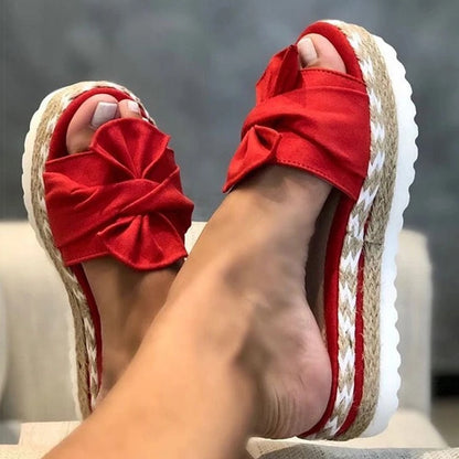 Dalia – Stylowe klapki z kokardą na platformie