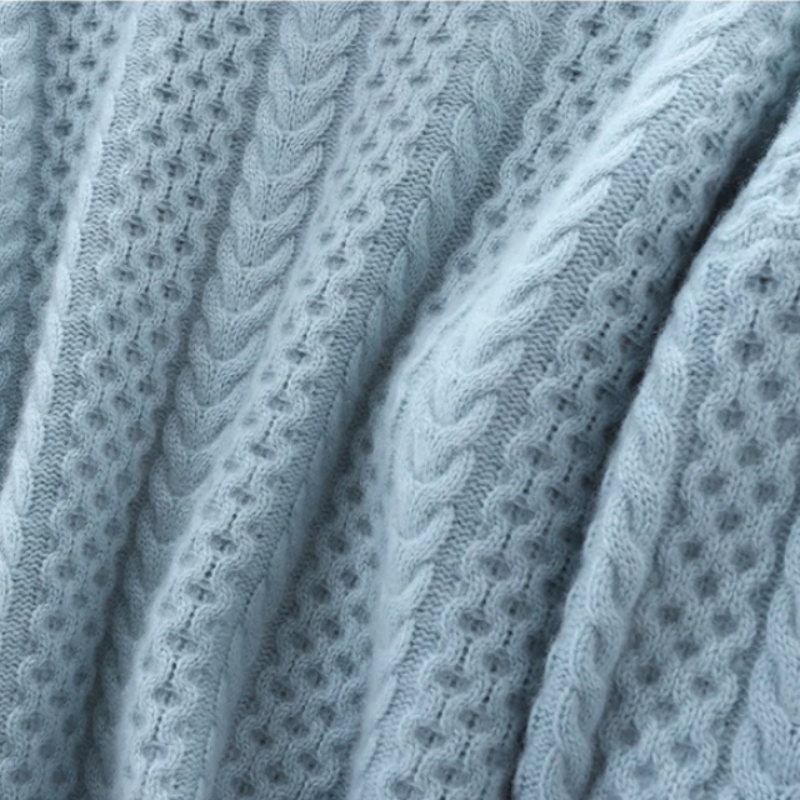 Lidia – Damski sweter z grubym splotem i wysokim golfem