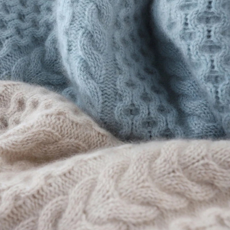 Lidia – Damski sweter z grubym splotem i wysokim golfem