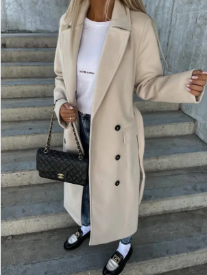Karolina – Dwurzędowy Płaszcz Damski z Paskiem w Stylu Miejskiej Elegancji