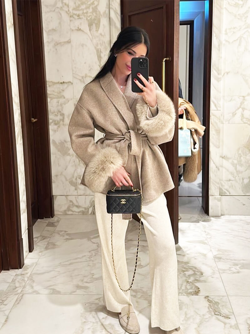 Valeria – Wełniany Płaszcz z Futrzanymi Mankietami Damski