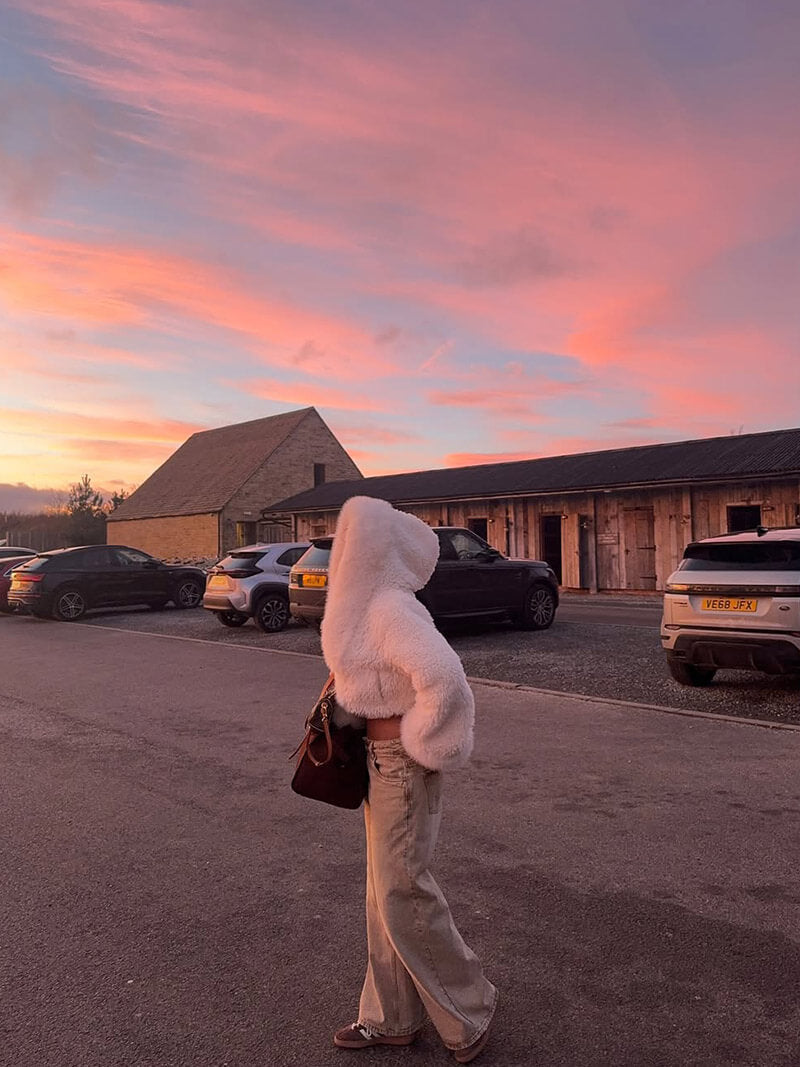 Isabella – Luksusowy Płaszcz z Sztucznego Futra z Kapturem Damski