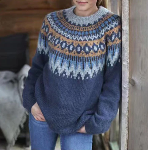 Zofia – Damski sweter oversize z zimowym wzorem i golfem