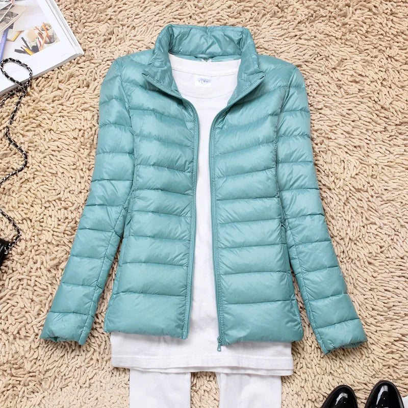 Klaudia – Lekka Pikowana Kurtka z Kapturem Damska