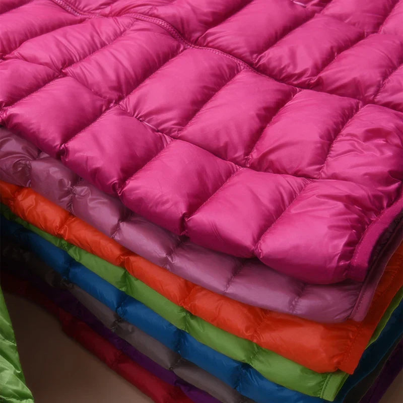 Klaudia – Lekka Pikowana Kurtka z Kapturem Damska