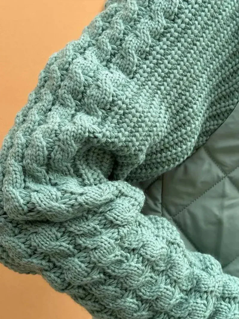 Magda – Pikowana kurtka damska z dzianinowymi rękawami