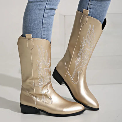 Aurora – Srebrne kowbojki w stylu glamour