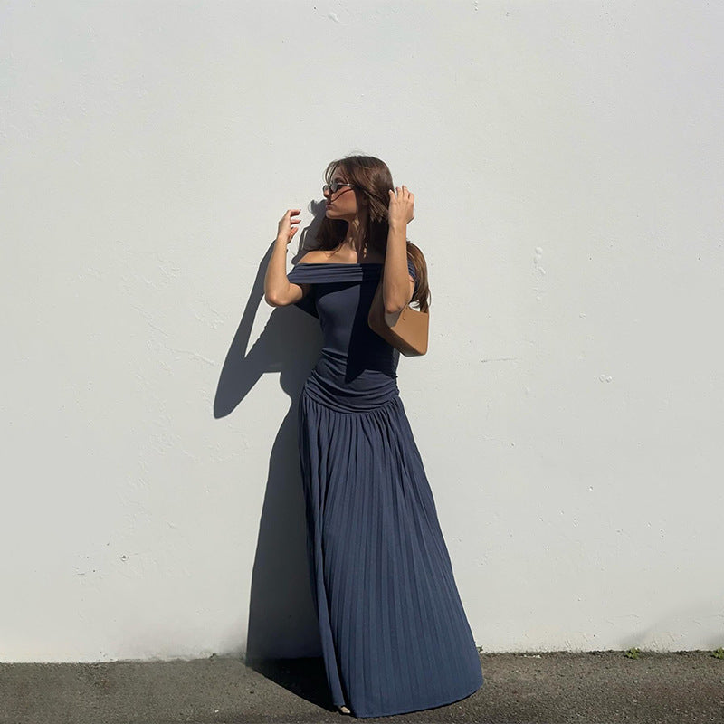 Elare - Plisowana sukienka maxi z odkrytymi ramionami