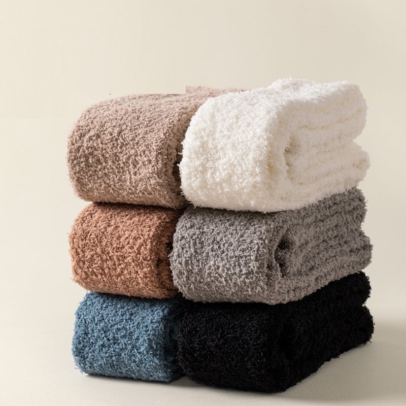 Mila – Długie puszyste skarpety do kolan