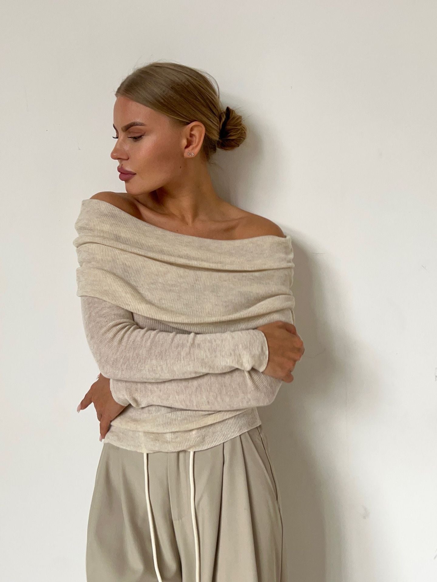 Natalia - Prążkowany top z odkrytymi ramionami