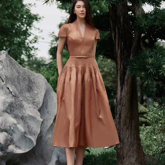 Jackie - Plisowana sukienka midi w stylu vintage