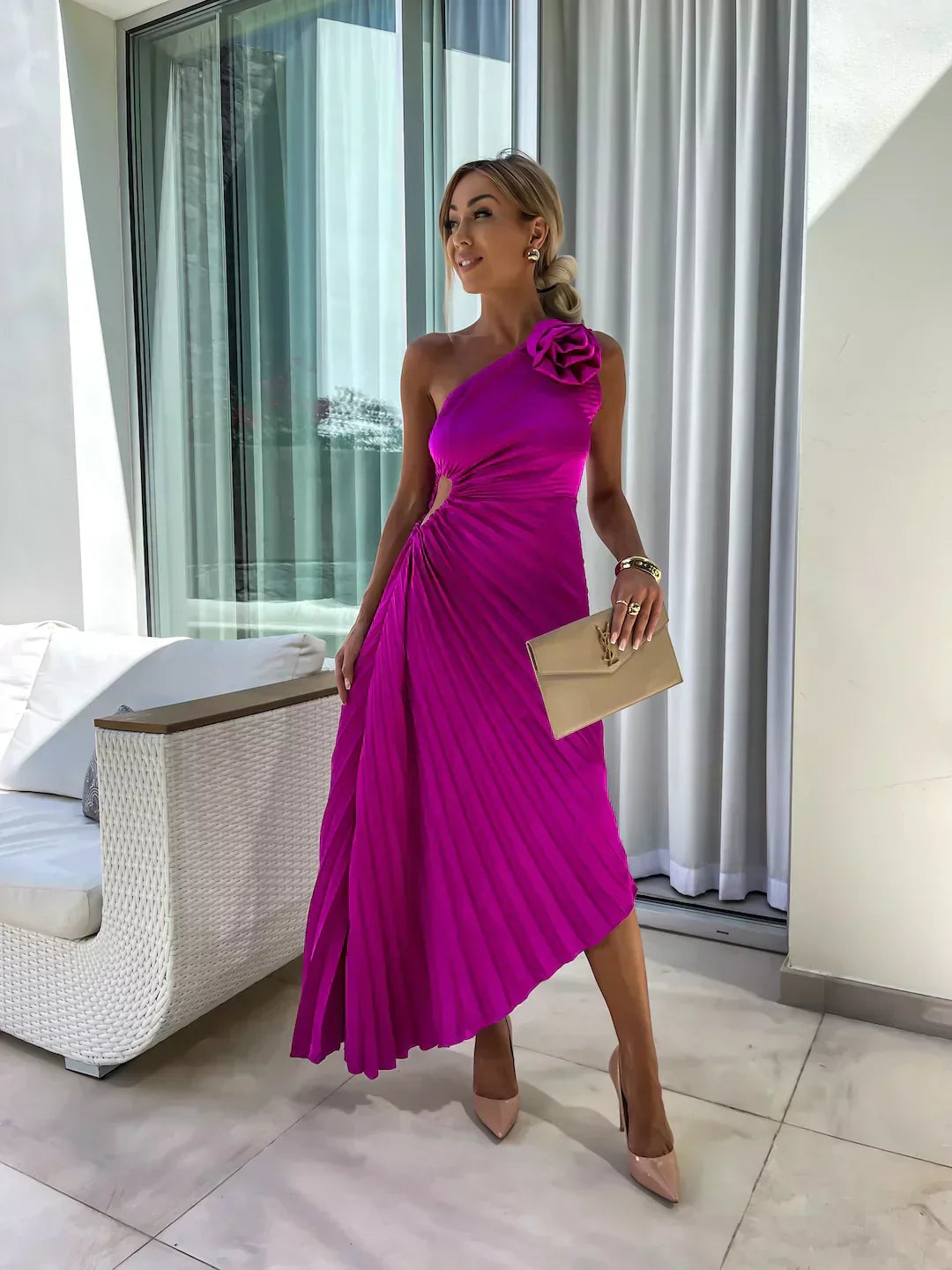 Alicja – Elegancka Plisowana Sukienka Jednoramienna Damska