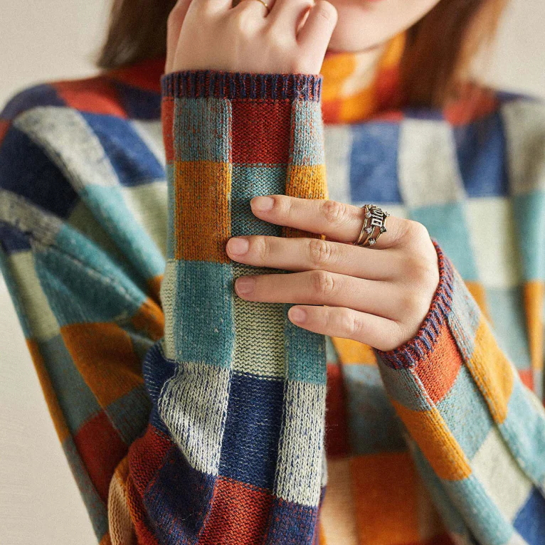 Maya - Damski sweter oversize w kolorową kratę