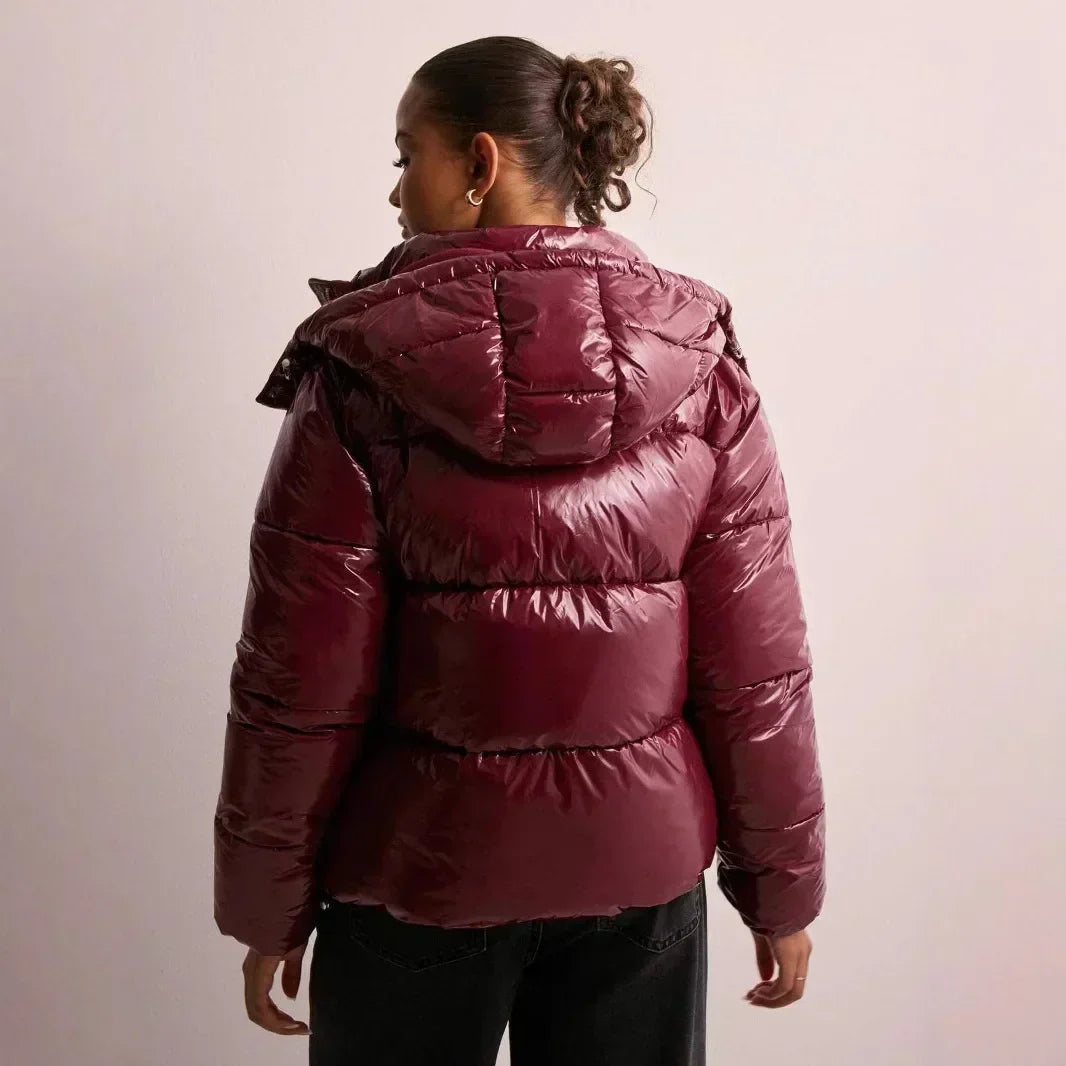 Mira – Sleek Quilted Hooded Puffer Jacket Women
