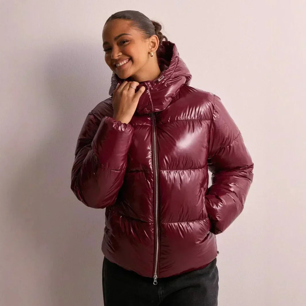 Mira – Sleek Quilted Hooded Puffer Jacket Women
